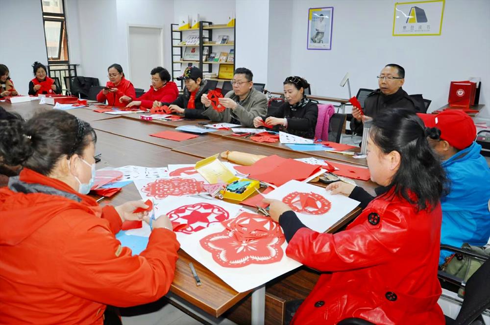 【慈善义工在行动】文化助残 用生命影响生命