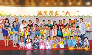 收大礼包 逛动物园 吃双鸡堡
