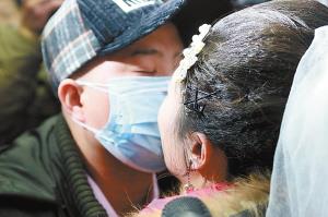 《中国徐州网》邹文君昨与白血病男友戴广才大婚