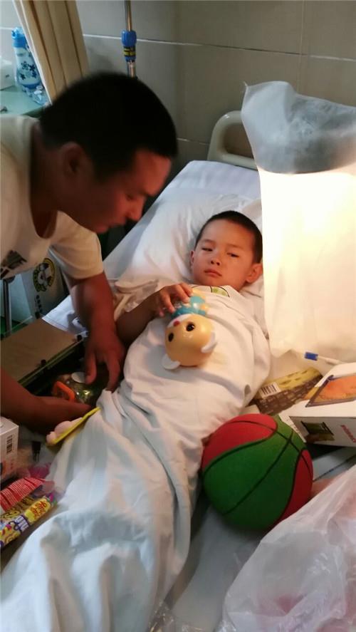 【恒天使计划】百人助力截肢男孩，十年之约陪伴成长