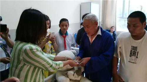 【恒天使计划】百人助力截肢男孩，十年之约陪伴成长