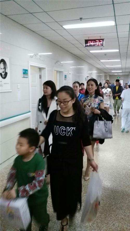 【恒天使计划】百人助力截肢男孩，十年之约陪伴成长