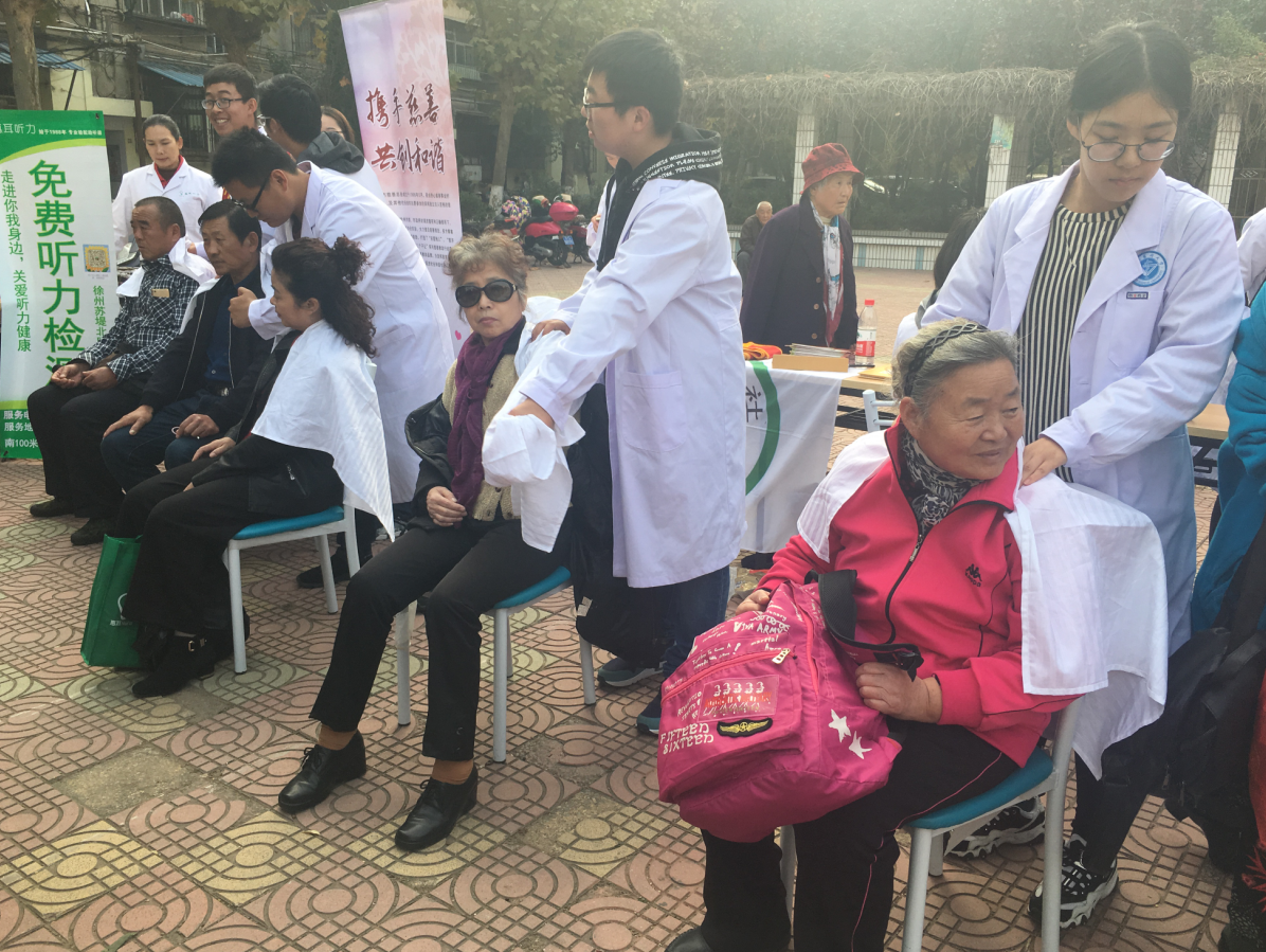 “彭城慈善社区行”第二站走进金狮小区